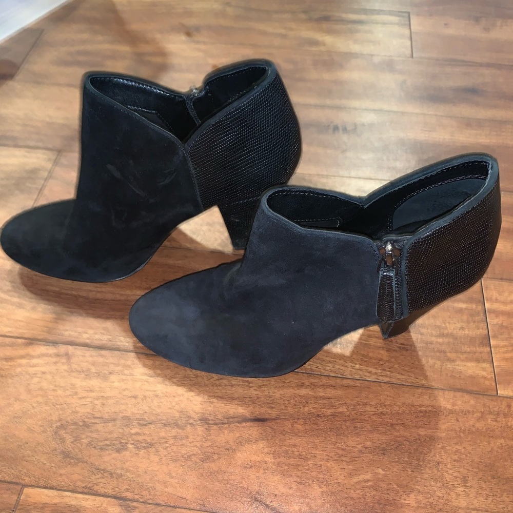 8.5 black Gianni Bini booties
